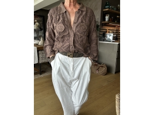 Brun bluse m/mønster